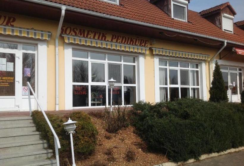 住宿加早餐  Club Torony