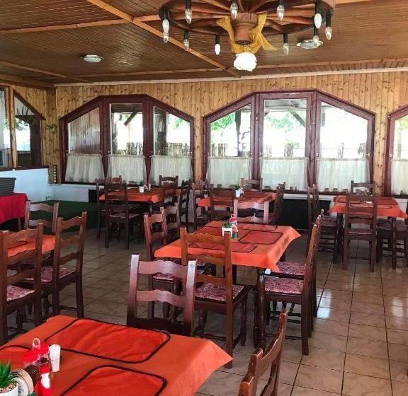 住宿加早餐  Club Torony