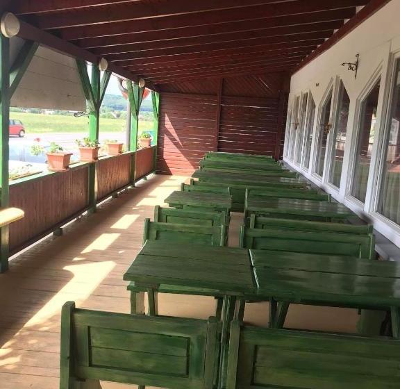 住宿加早餐  Club Torony