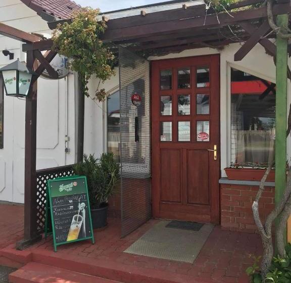 住宿加早餐  Club Torony