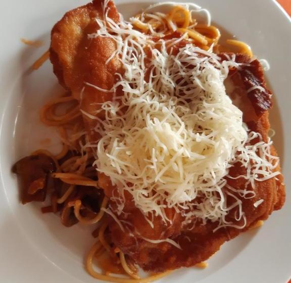 住宿加早餐  Club Torony