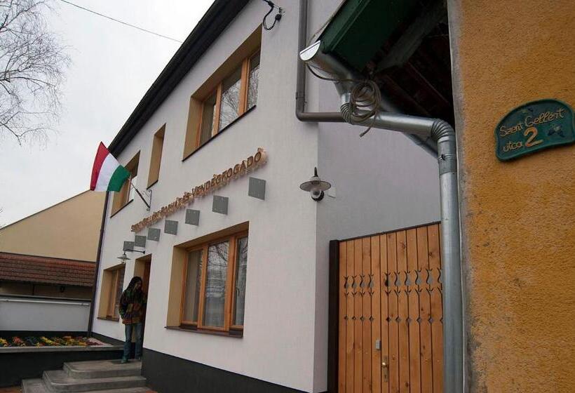 مبيت وإفطار Szent Gellért Borház és Vendégfogadó