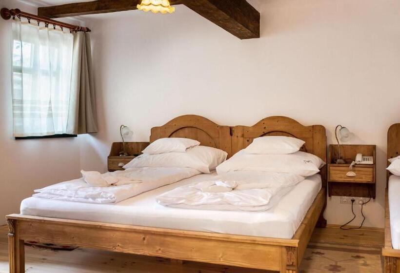 مبيت وإفطار Szent Gellért Borház és Vendégfogadó