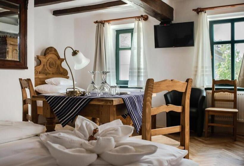 مبيت وإفطار Szent Gellért Borház és Vendégfogadó