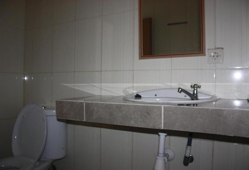 בית מלון כפרי Batu Layar