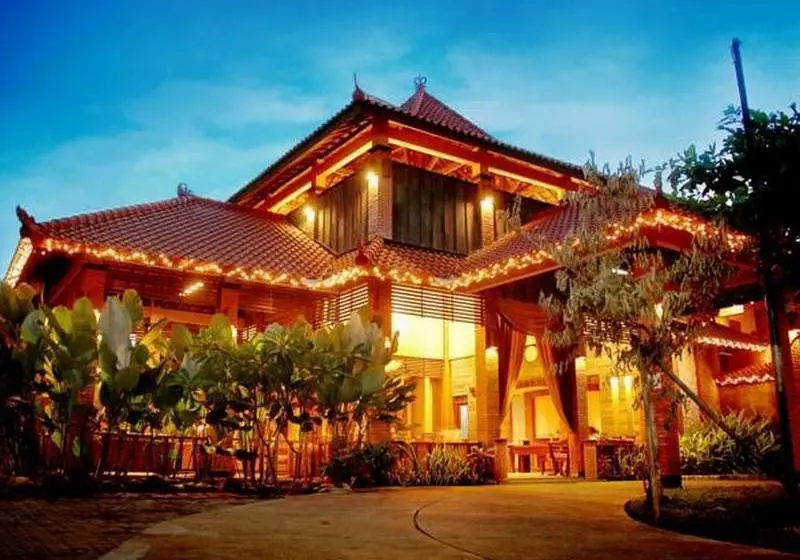 Otel Nyiur Resort