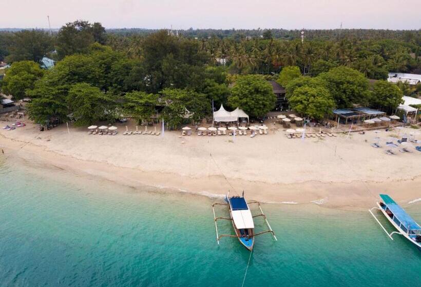 منتجع Scallywags Beach Club