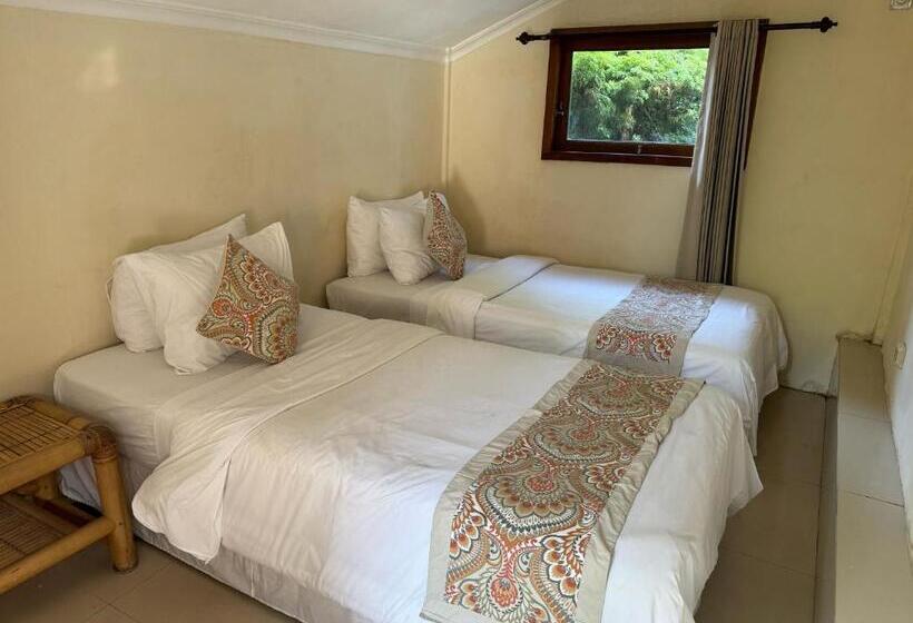 منتجع Scallywags Beach Club