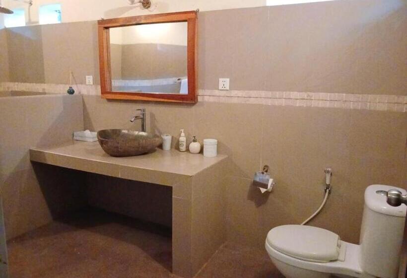 منتجع Scallywags Beach Club