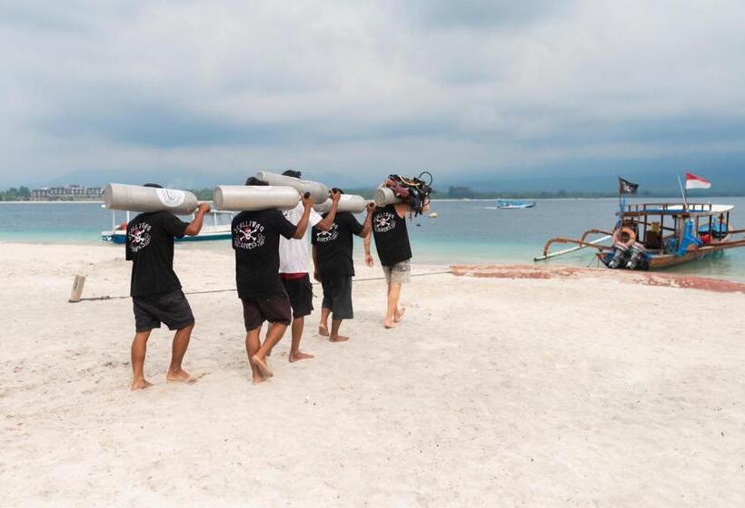 منتجع Scallywags Beach Club