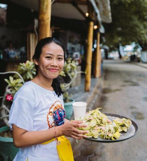 منتجع Scallywags Beach Club