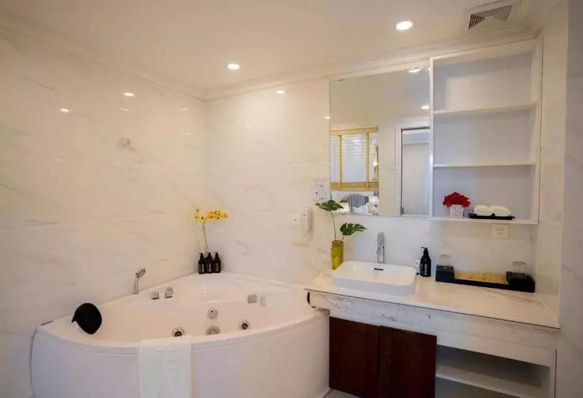 Le Haute Hotel Hai Phong