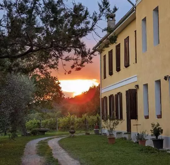 پانسیون Castel San Mauro