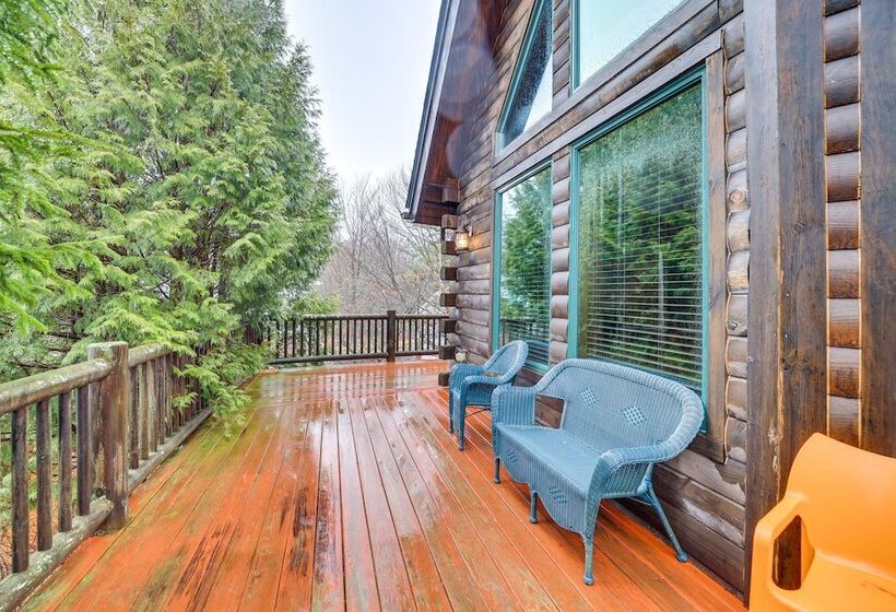 Hot Tub, Deck & Beach Access: Albrightsville Cabin