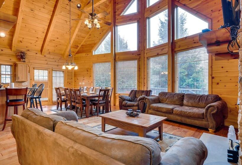 Hot Tub, Deck & Beach Access: Albrightsville Cabin