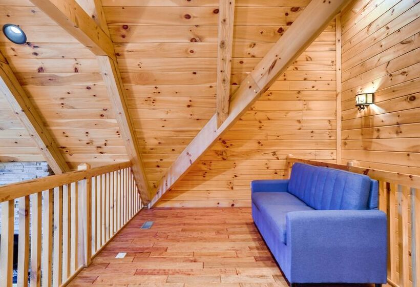 Hot Tub, Deck & Beach Access: Albrightsville Cabin