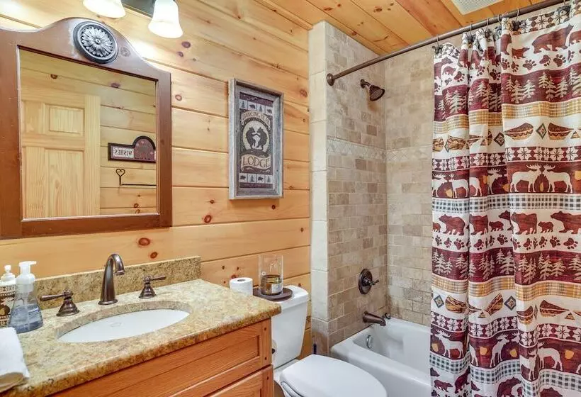 Hot Tub, Deck & Beach Access: Albrightsville Cabin