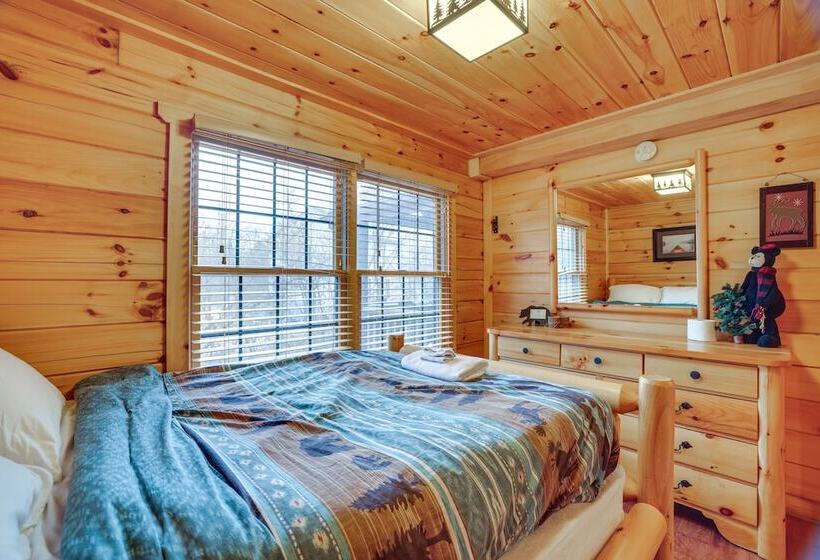 Hot Tub, Deck & Beach Access: Albrightsville Cabin