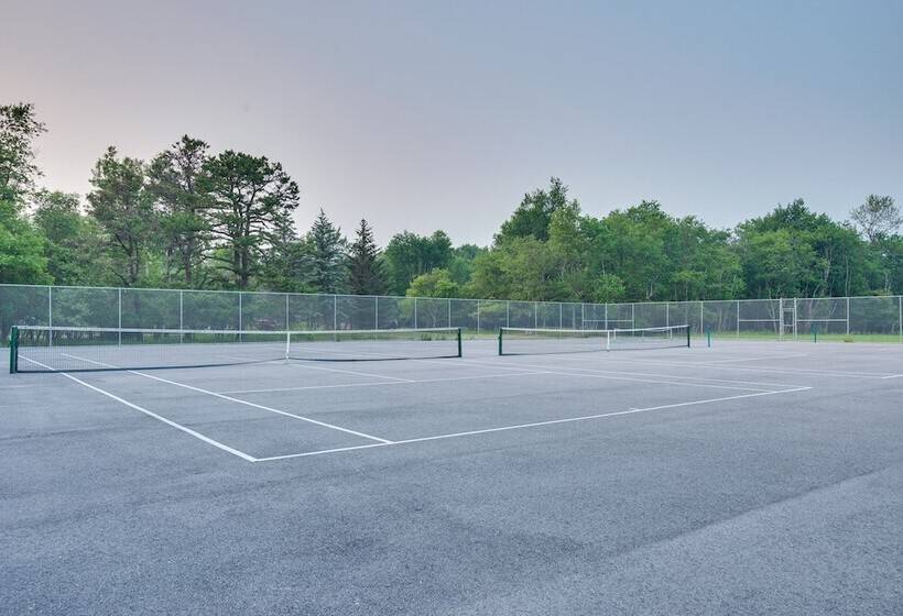 Hot Tub, Deck & Beach Access: Albrightsville Cabin