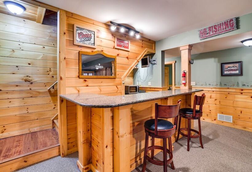 Hot Tub, Deck & Beach Access: Albrightsville Cabin