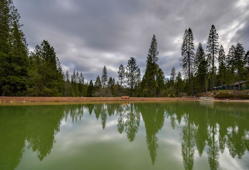 Arnold Cabin W/ Hot Tub & Community Lake Access!