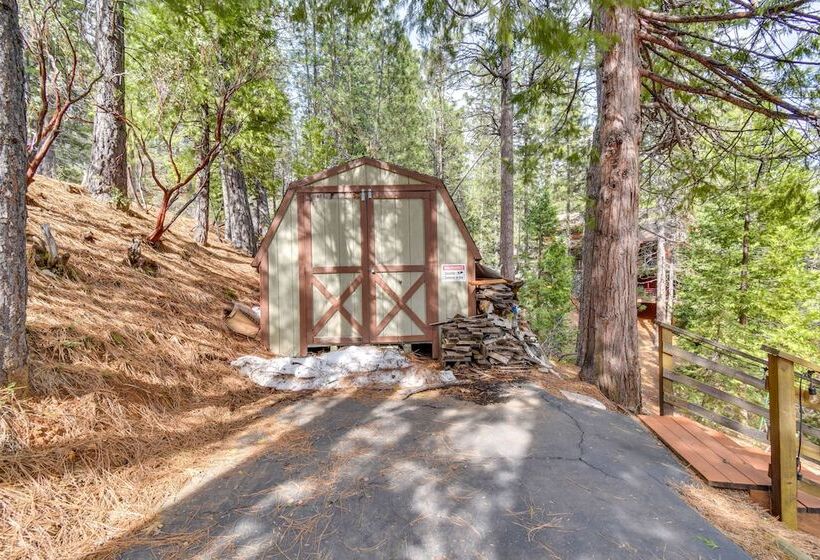 Arnold Cabin W/ Hot Tub & Community Lake Access!