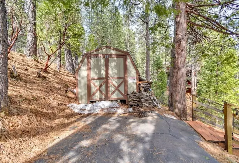 Arnold Cabin W/ Hot Tub & Community Lake Access!