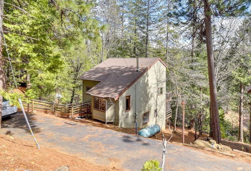 Arnold Cabin W/ Hot Tub & Community Lake Access!