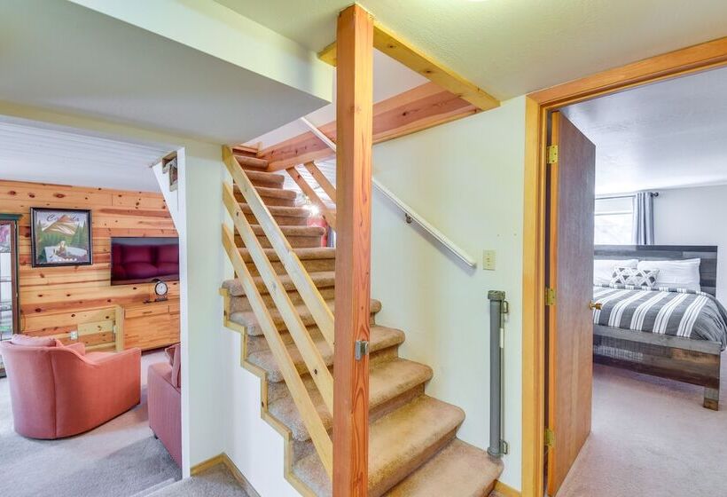 Arnold Cabin W/ Hot Tub & Community Lake Access!