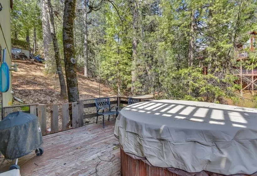 Arnold Cabin W/ Hot Tub & Community Lake Access!