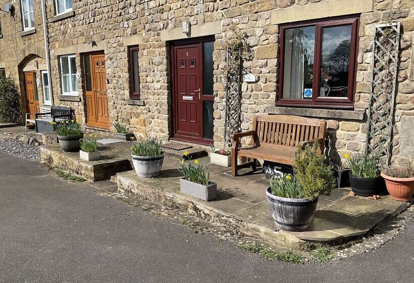 Beautiful 2 Bed Cottage In Grewelthorpe , Masham