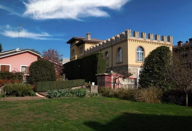 ベッドアンドブレックファースト Il Codirosso – Il Castello Che Non C’era