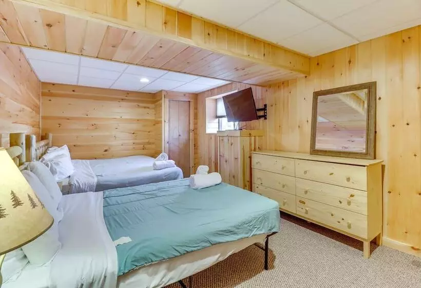Private Hot Tub & Fire Pit: Log Cabin In Blakeslee