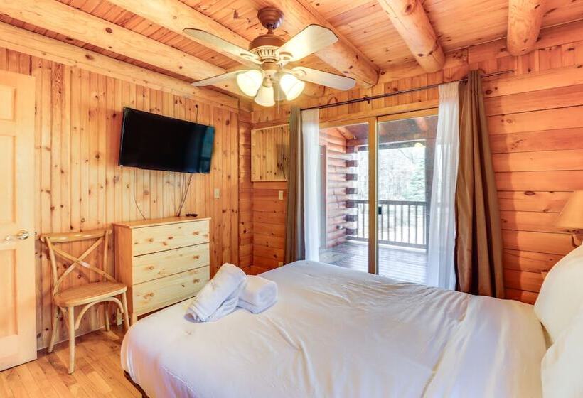 Private Hot Tub & Fire Pit: Log Cabin In Blakeslee