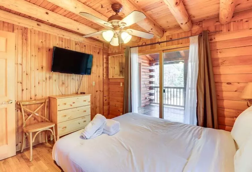 Private Hot Tub & Fire Pit: Log Cabin In Blakeslee