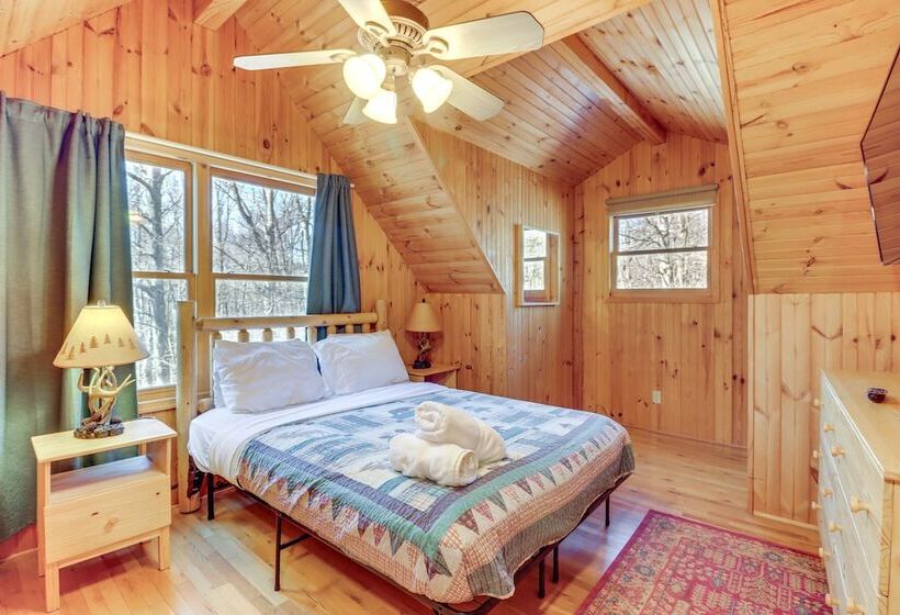 Private Hot Tub & Fire Pit: Log Cabin In Blakeslee