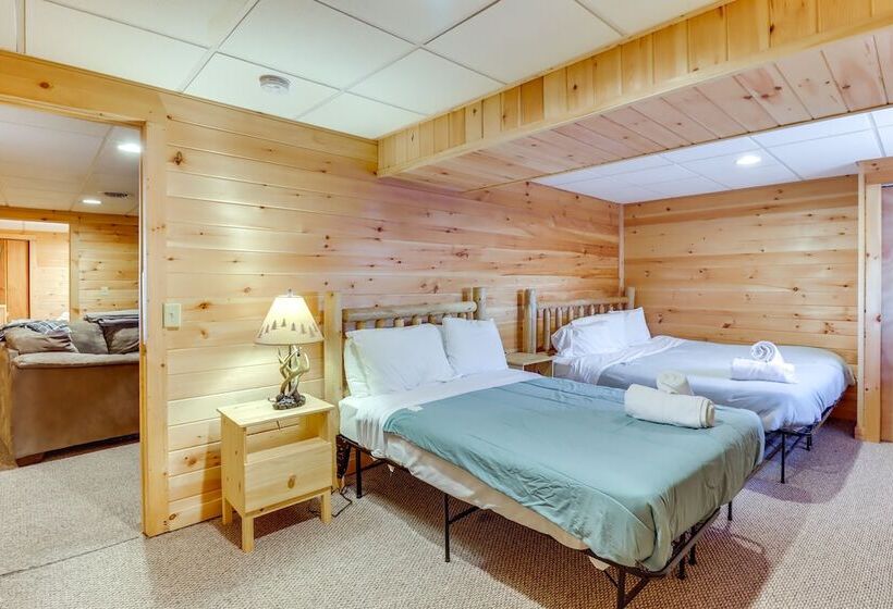 Private Hot Tub & Fire Pit: Log Cabin In Blakeslee