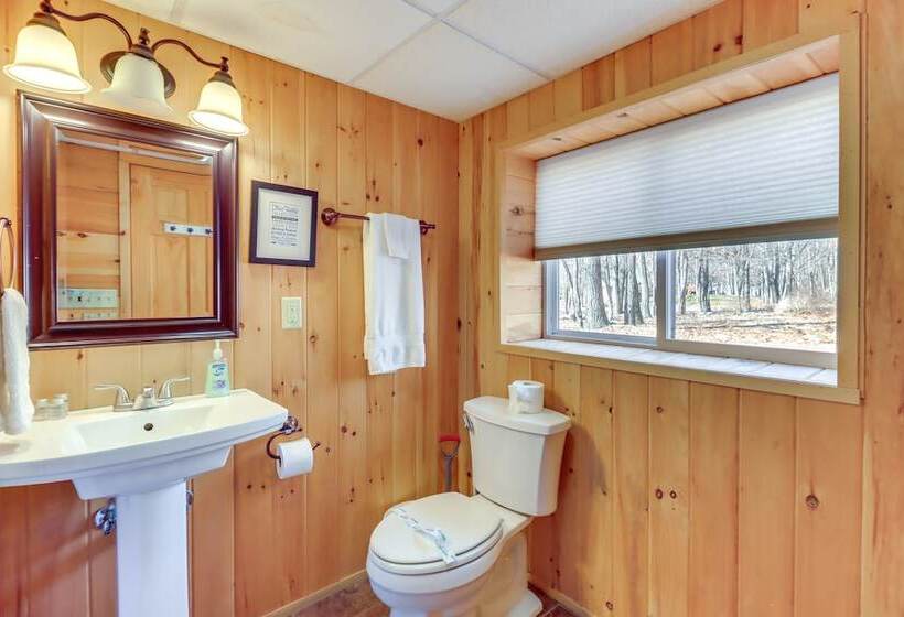 Private Hot Tub & Fire Pit: Log Cabin In Blakeslee