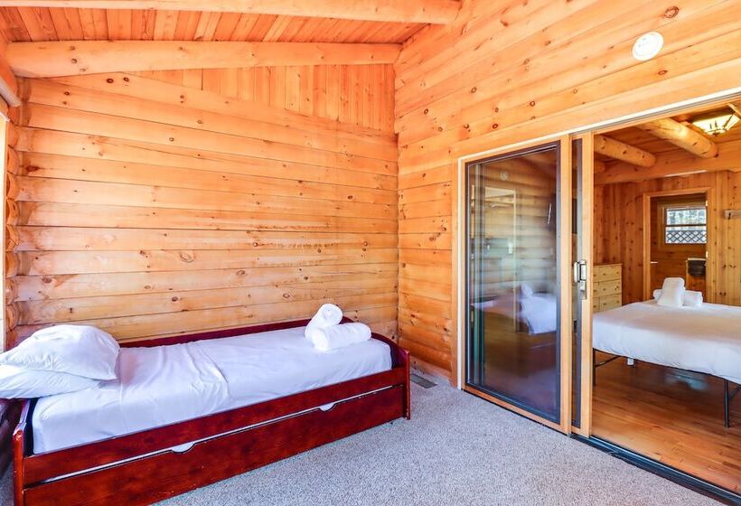 Private Hot Tub & Fire Pit: Log Cabin In Blakeslee