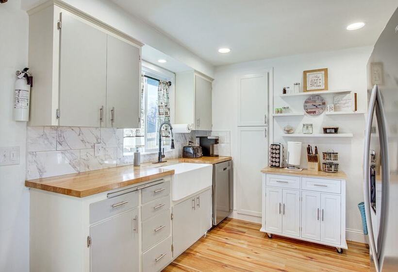 Charming Arlington Home W/ Hot Tub & Fenced Yard!