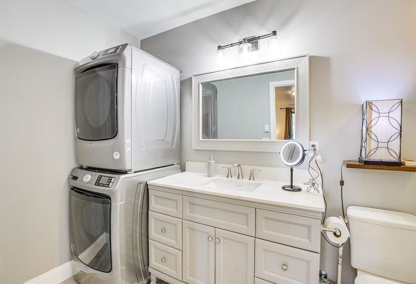 Charming Arlington Home W/ Hot Tub & Fenced Yard!