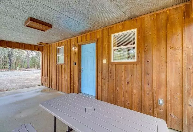 0.5 Mi To Lake: Patio At Heber Springs Cabin!
