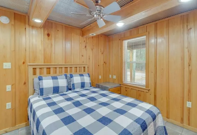 0.5 Mi To Lake: Patio At Heber Springs Cabin!