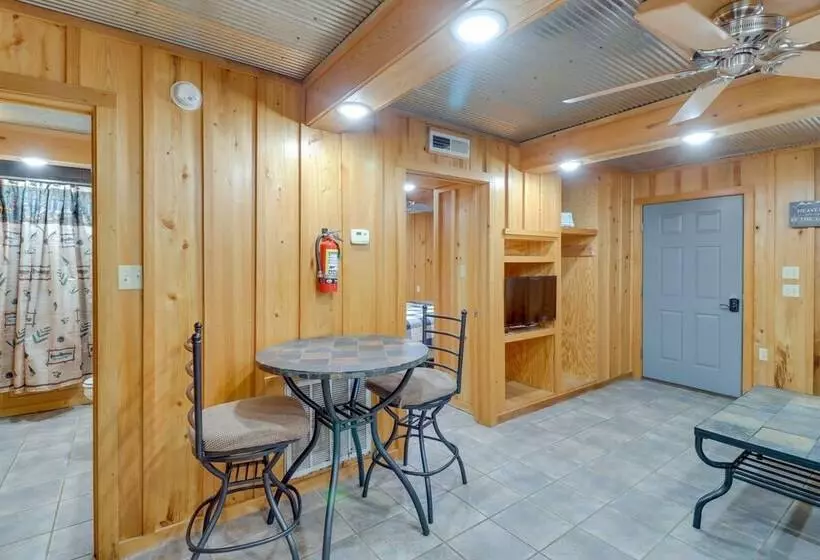 0.5 Mi To Lake: Patio At Heber Springs Cabin!