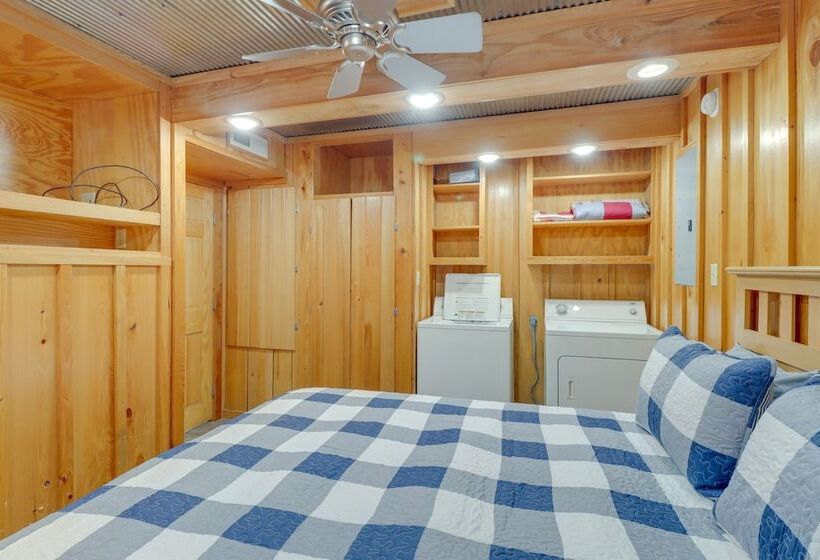 0.5 Mi To Lake: Patio At Heber Springs Cabin!