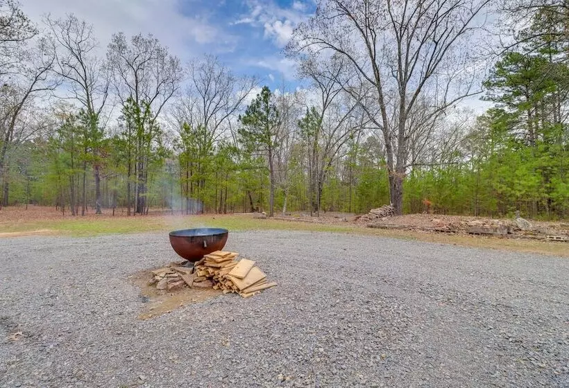 0.5 Mi To Lake: Patio At Heber Springs Cabin!