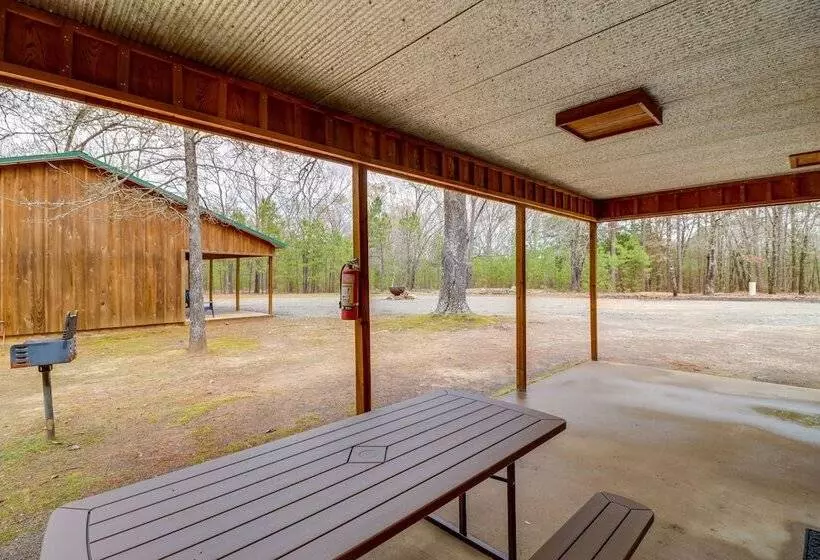0.5 Mi To Lake: Patio At Heber Springs Cabin!