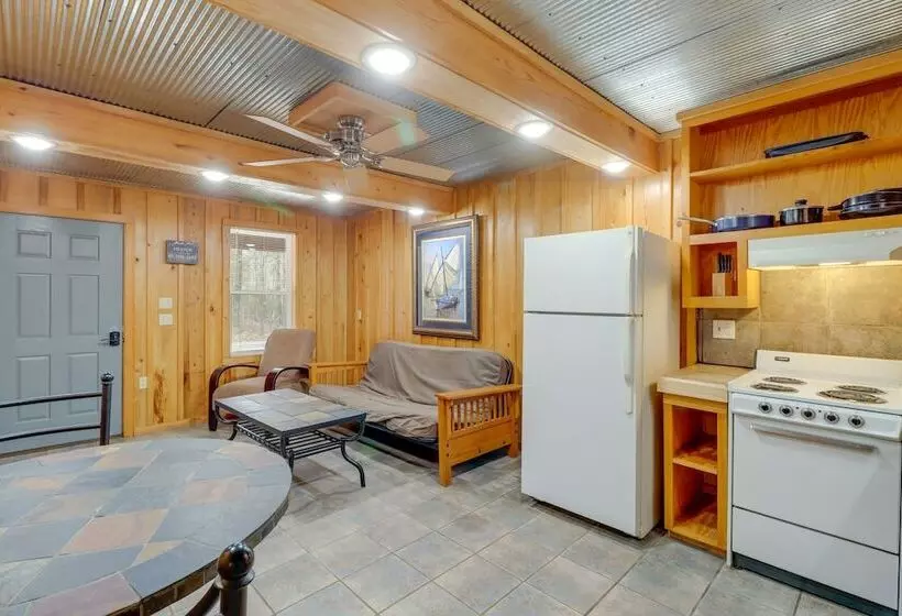 0.5 Mi To Lake: Patio At Heber Springs Cabin!