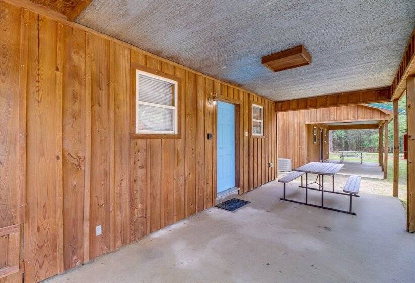 0.5 Mi To Lake: Patio At Heber Springs Cabin!