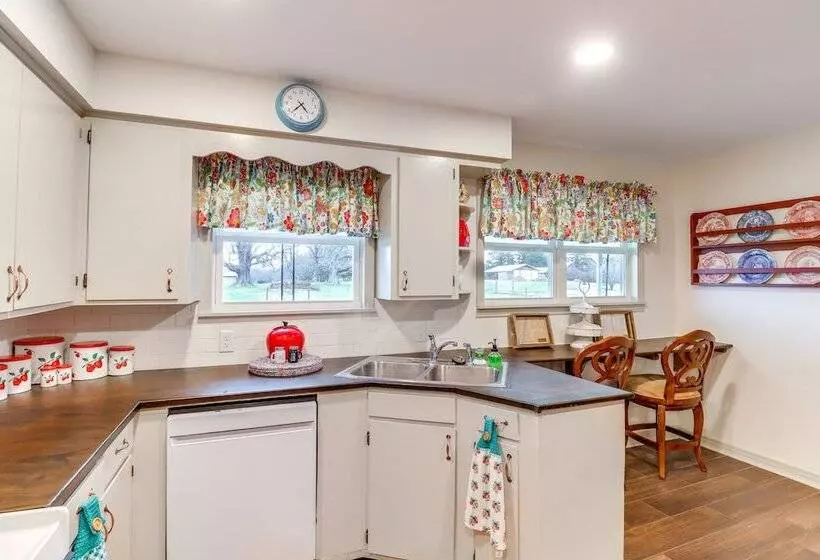 Historic Greers Ferry Home < 2 Mi To Shiloh Marina